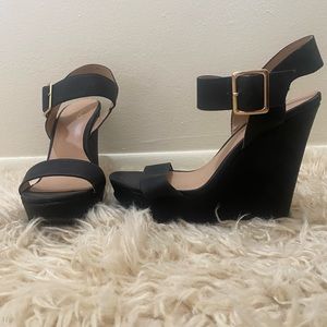 Mix 6 black wedge pumps